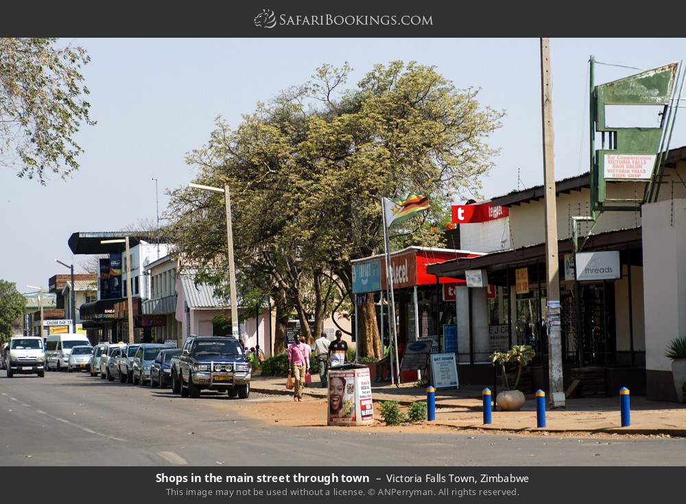 Victoria Falls Town 003