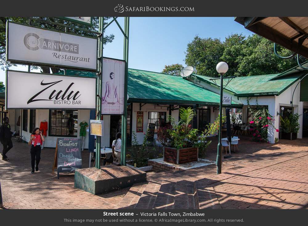 Victoria Falls Town 004
